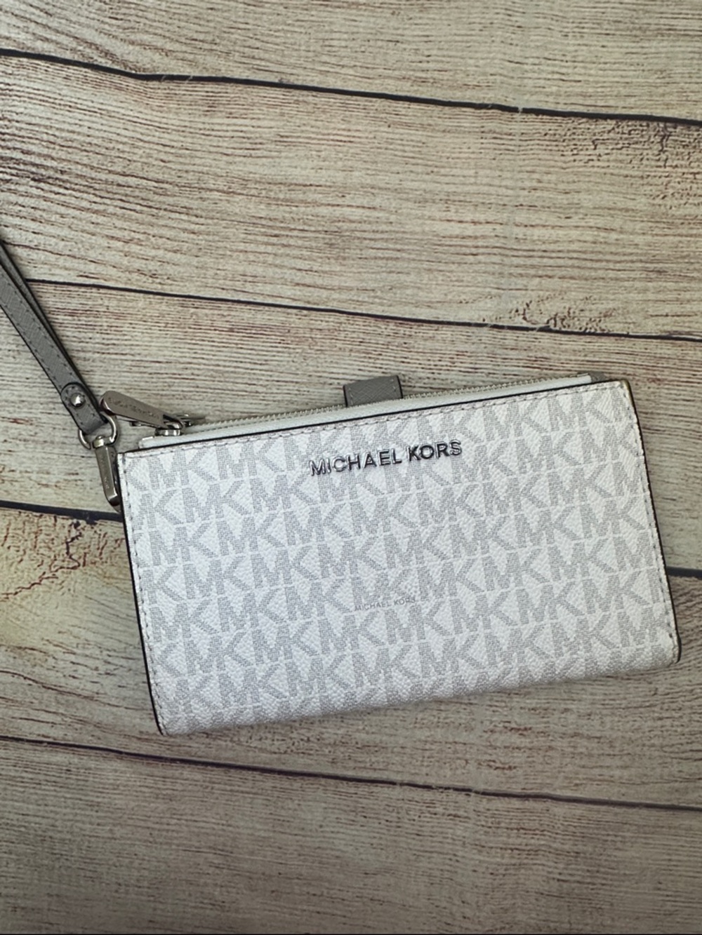 Michael Kors Silver/White Signature Wristlet Clutch Wallet